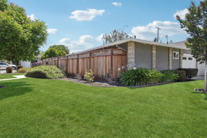 1214 Manchester Dr-L2506-003