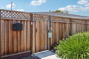 1214 Manchester Dr-L2506-004