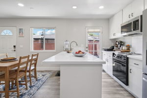 1214 Manchester Dr-L2506-018