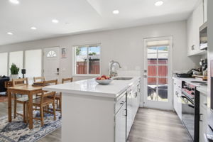 1214 Manchester Dr-L2506-019