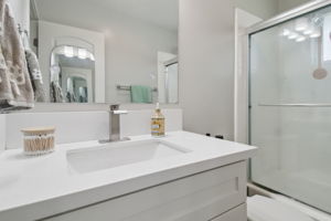 1214 Manchester Dr-L2506-025