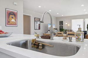 1214 Manchester Dr-L2506-036