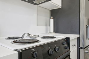 1214 Manchester Dr-L2506-037