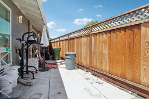 1214 Manchester Dr-L2506-046