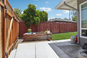 1214 Manchester Dr-L2506-047