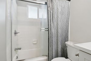 193 Roxbury St-L2506-035r