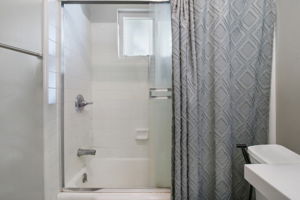 193 Roxbury St-L2506-037r