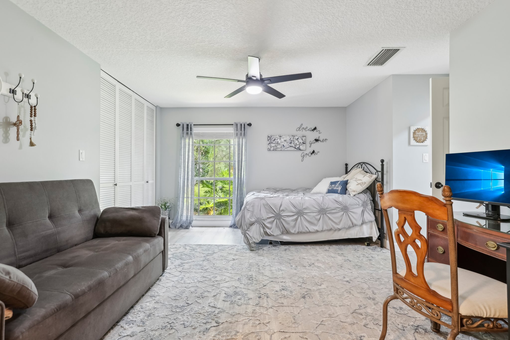 Country Club Rd-2905-036.jpg