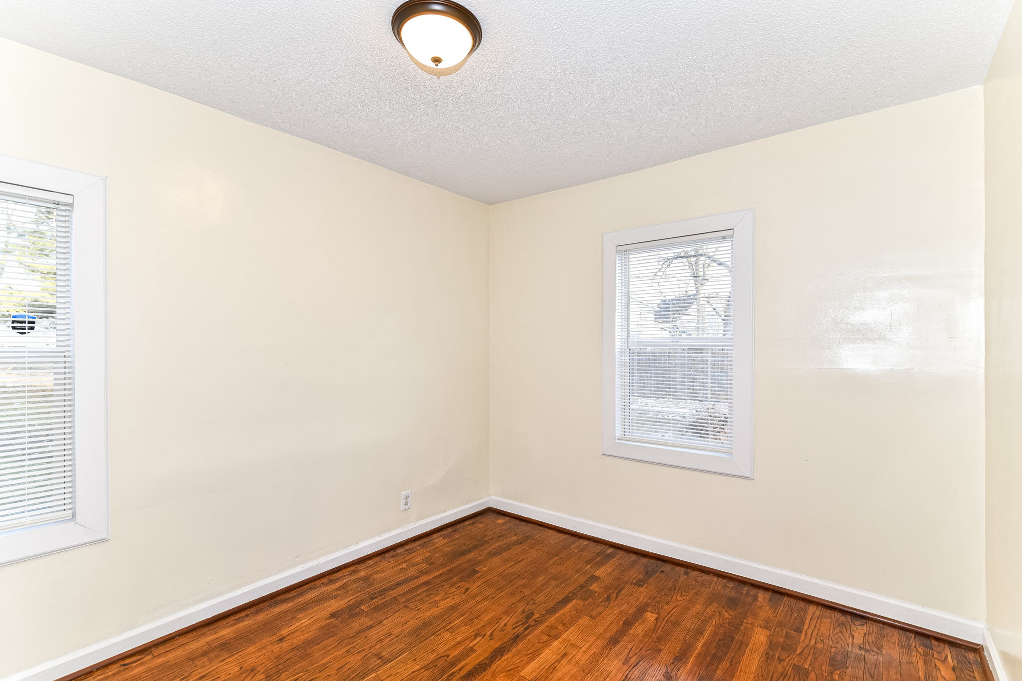 1931 N Oxford St, Indianapolis, IN 46218, USA Photo 23