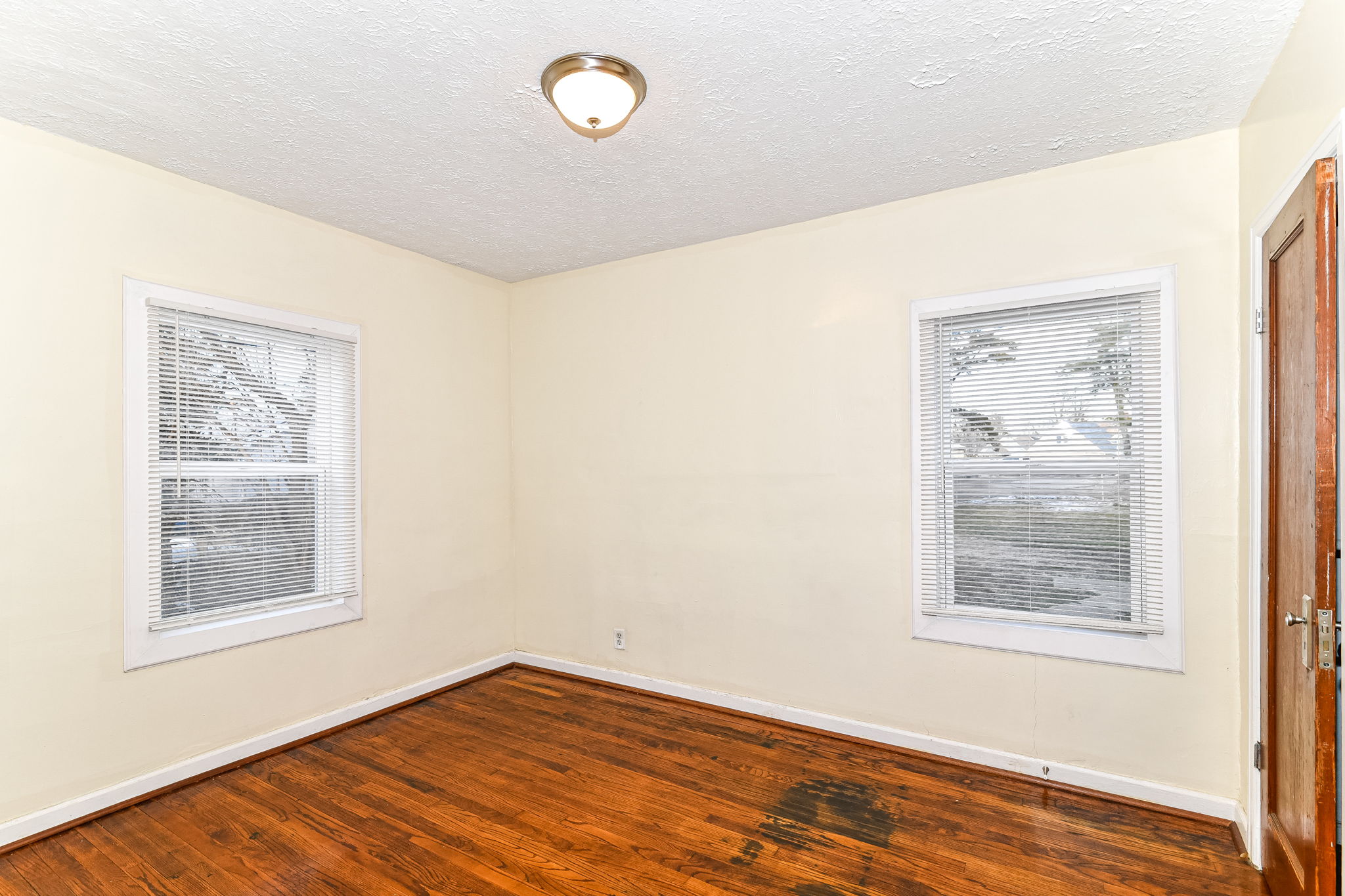 1931 N Oxford St, Indianapolis, IN 46218, USA Photo 10