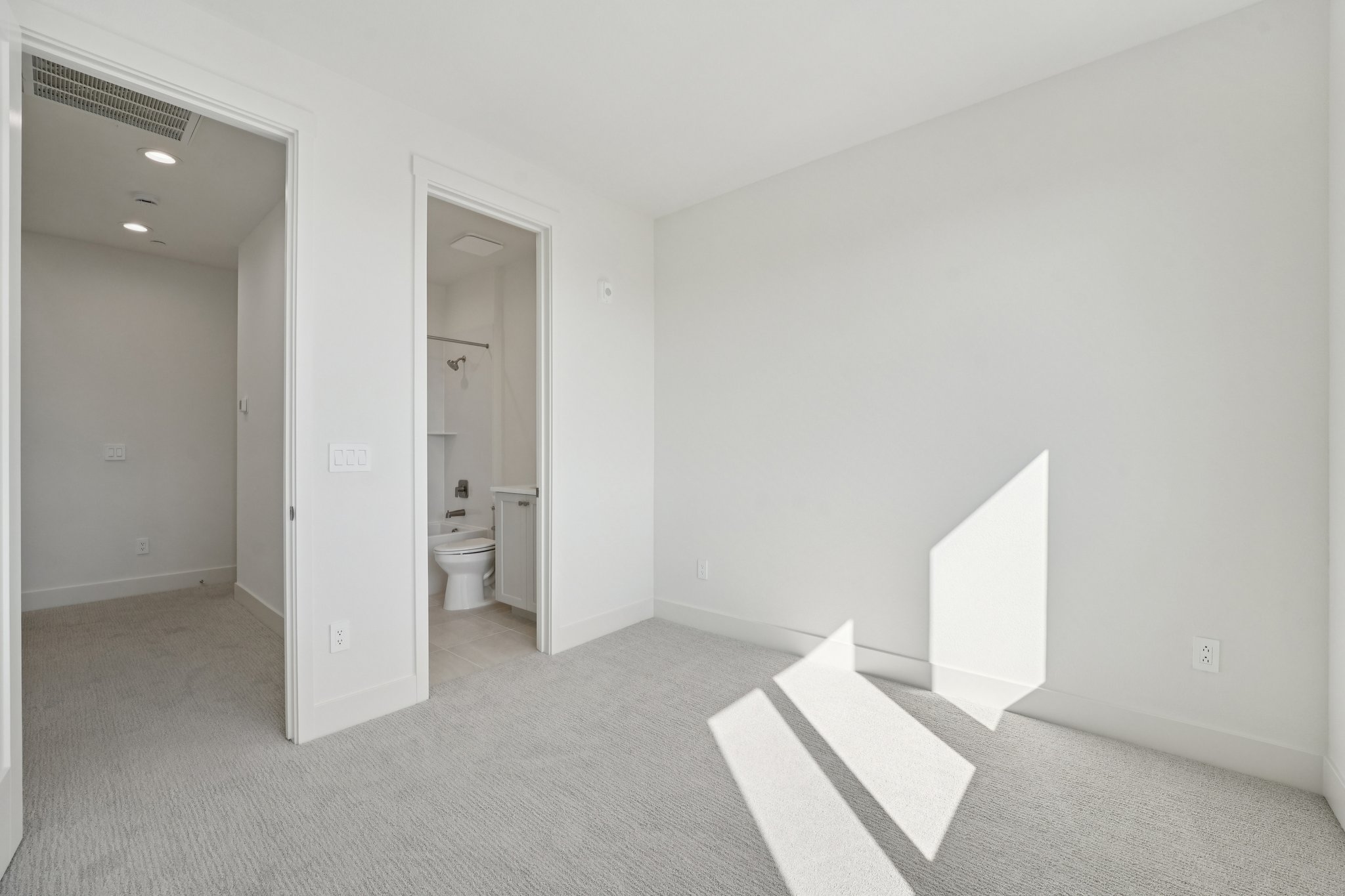 Grand St-S2210-035.jpg