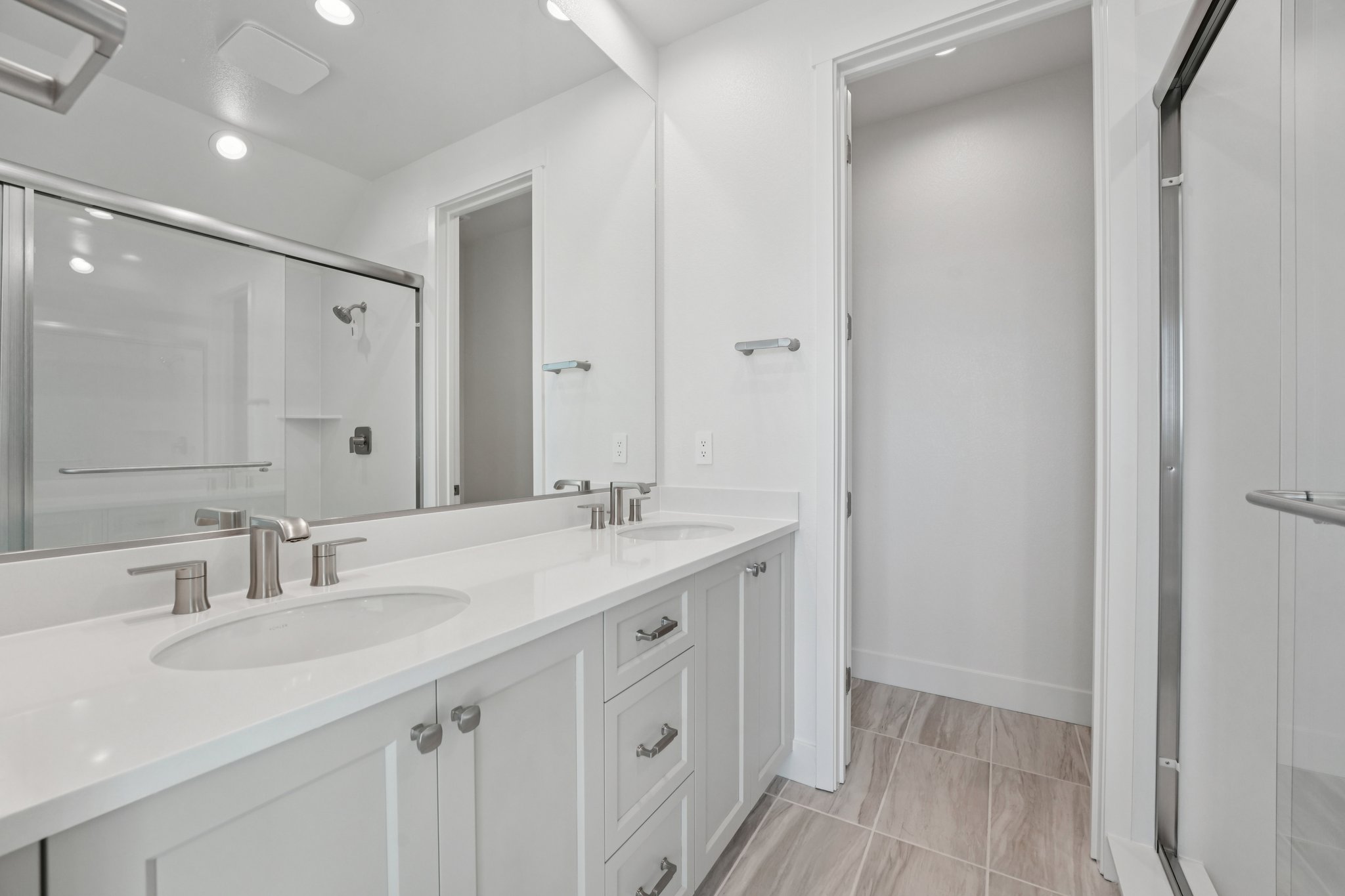 Grand St-S2210-045.jpg