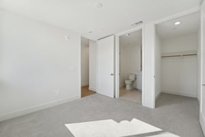 Grand St-S2210-028.jpg