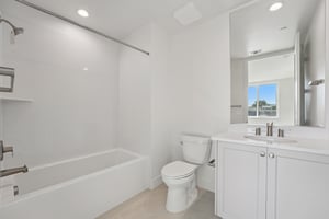 Grand St-S2210-029.jpg