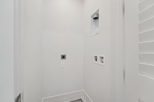 Grand St-S2210-039.jpg