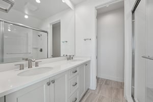 Grand St-S2210-045.jpg