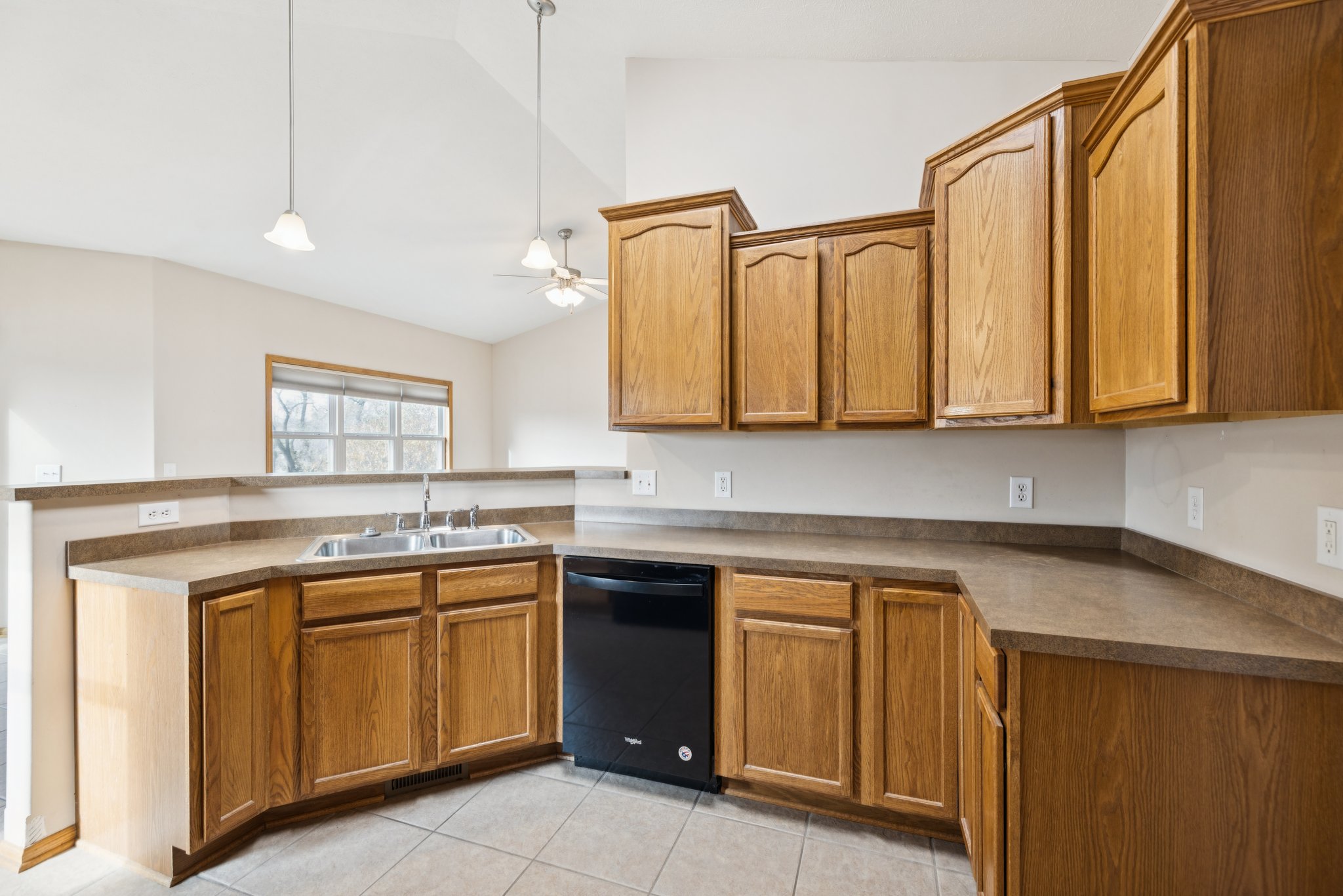 7524 - 1933 Redstone Rd_009.jpg