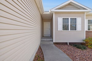 7524 - 1933 Redstone Rd_002.jpg