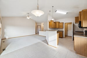 7524 - 1933 Redstone Rd_008.jpg