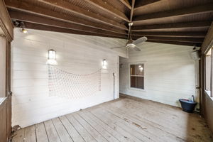  Photo 33