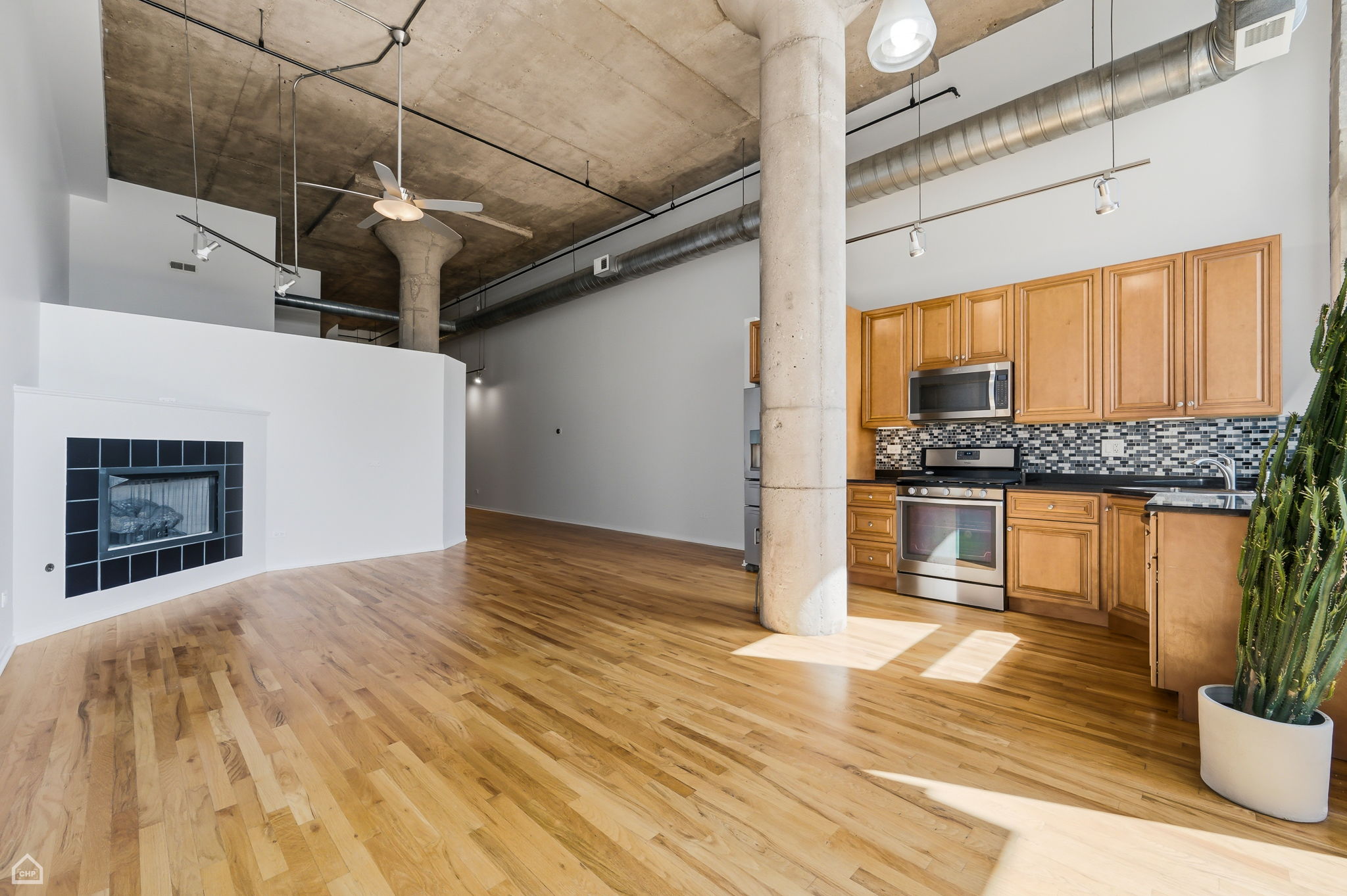 1934 N Washtenaw Ave 207_016