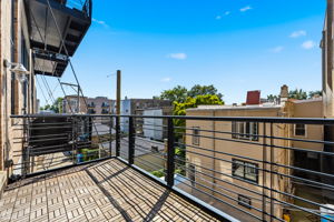 1934 N Washtenaw Ave 207_003