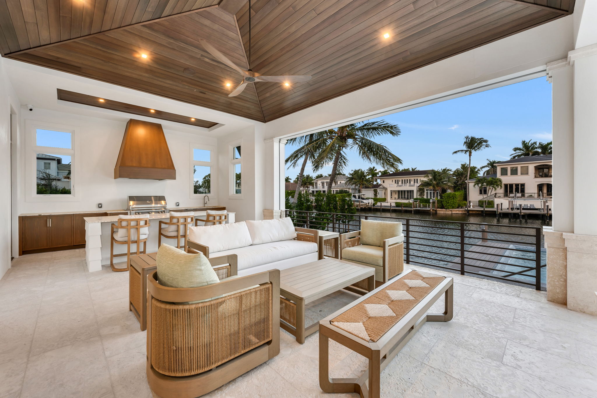 Outdoor Living - Bar