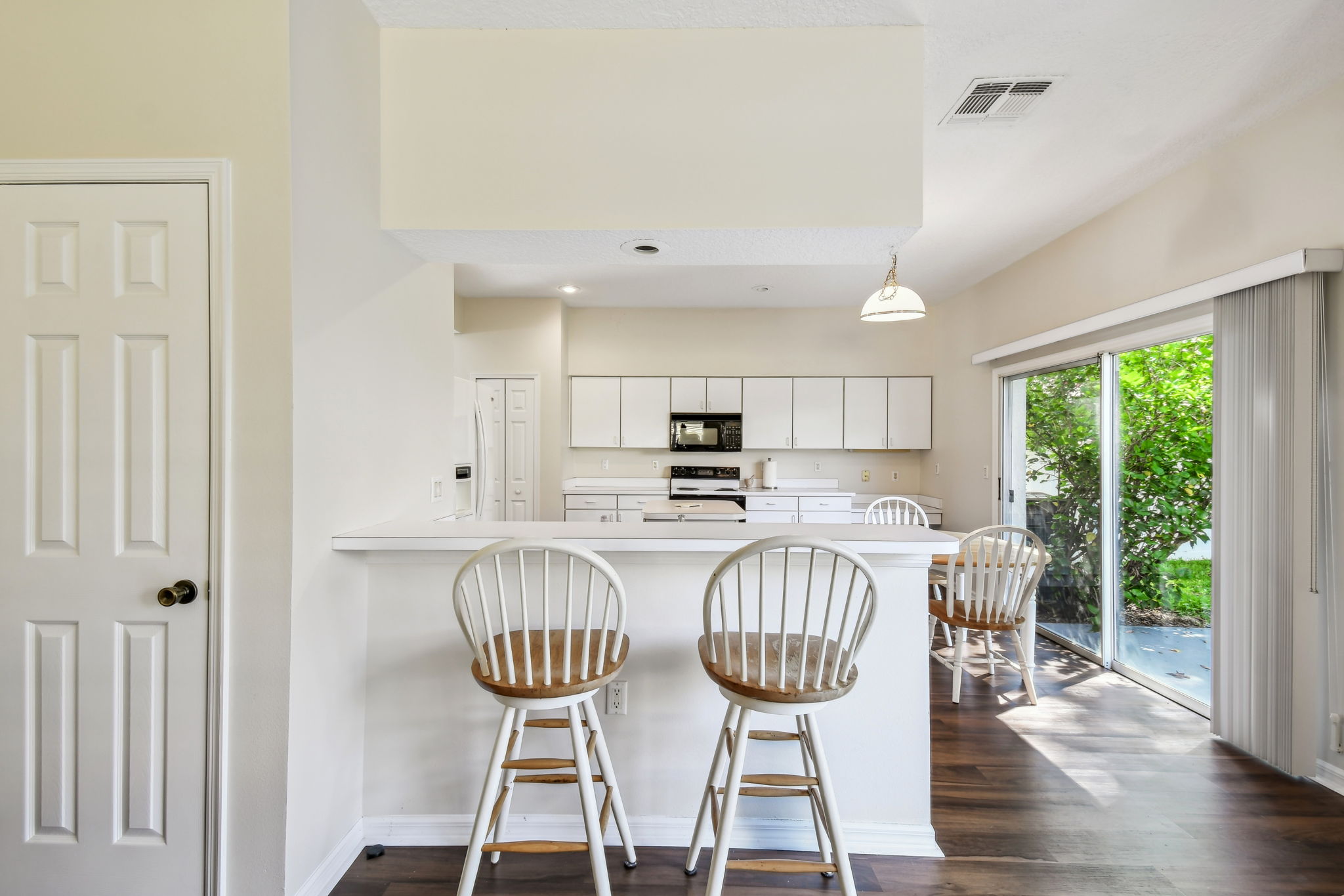 Kitchen/Breakfast Bar