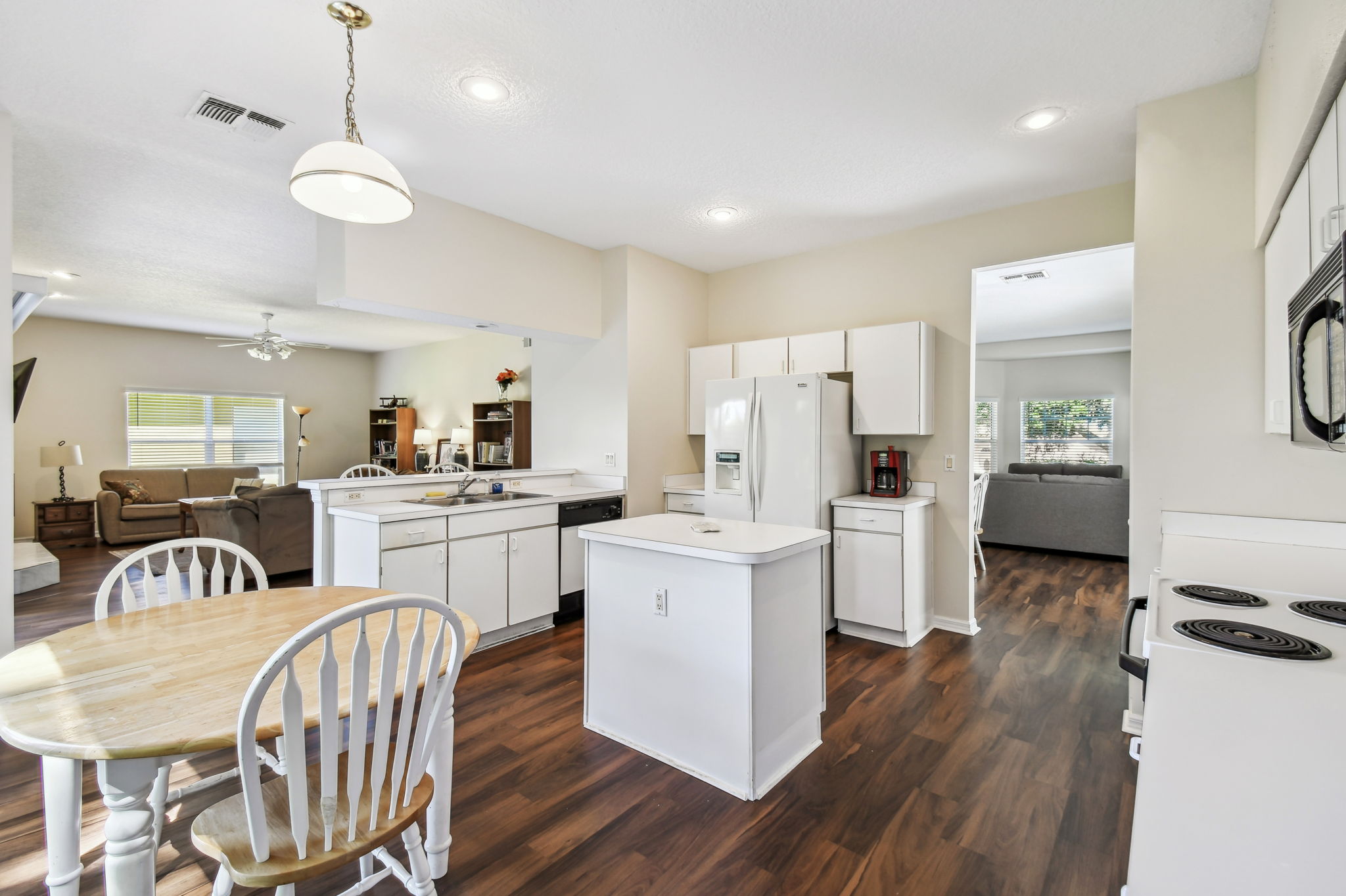 Kitchen/Breakfast Area