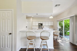 Kitchen/Breakfast Bar