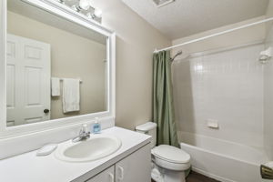 2nd floor full bathroom