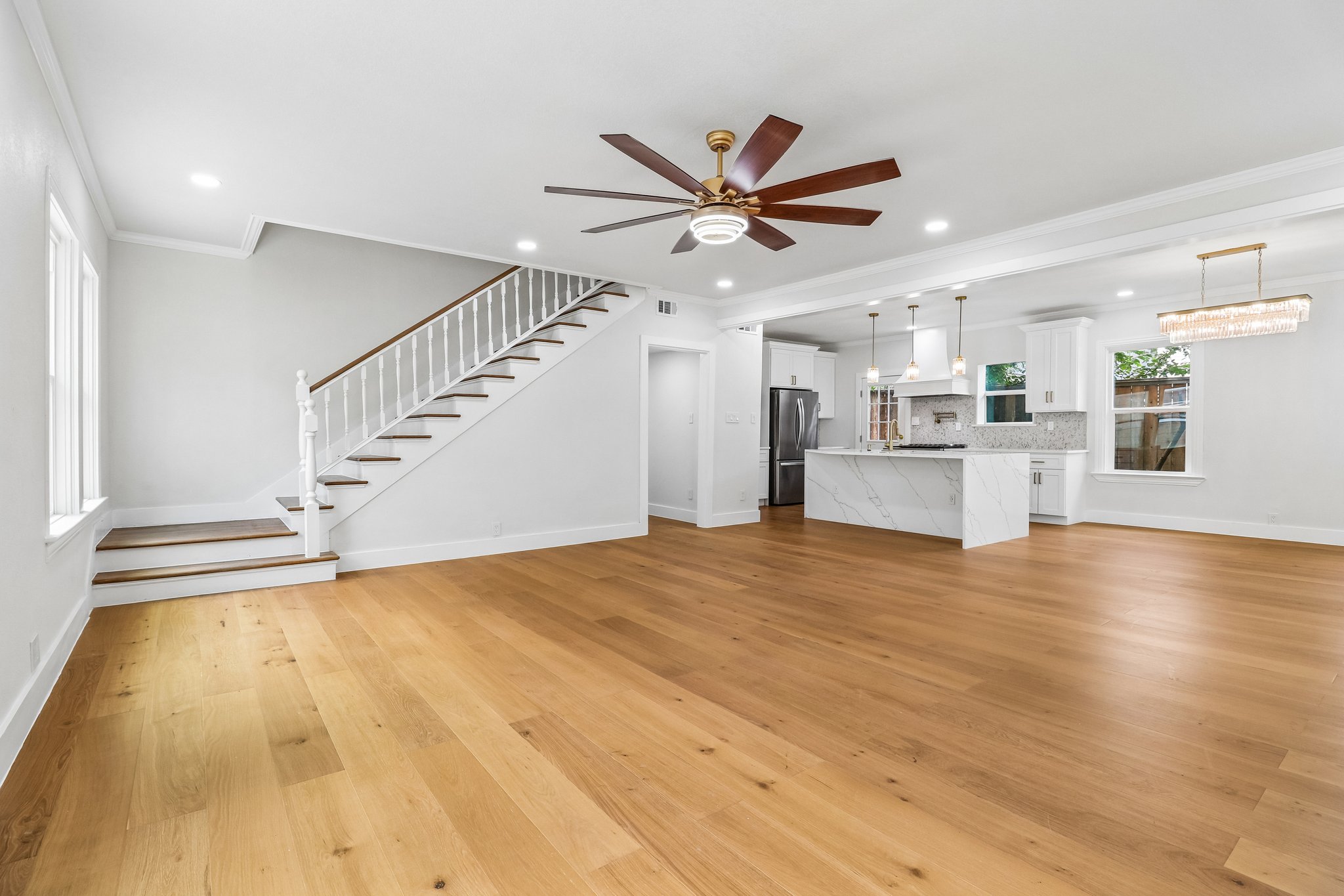 Lexington St-S2210-005.jpg