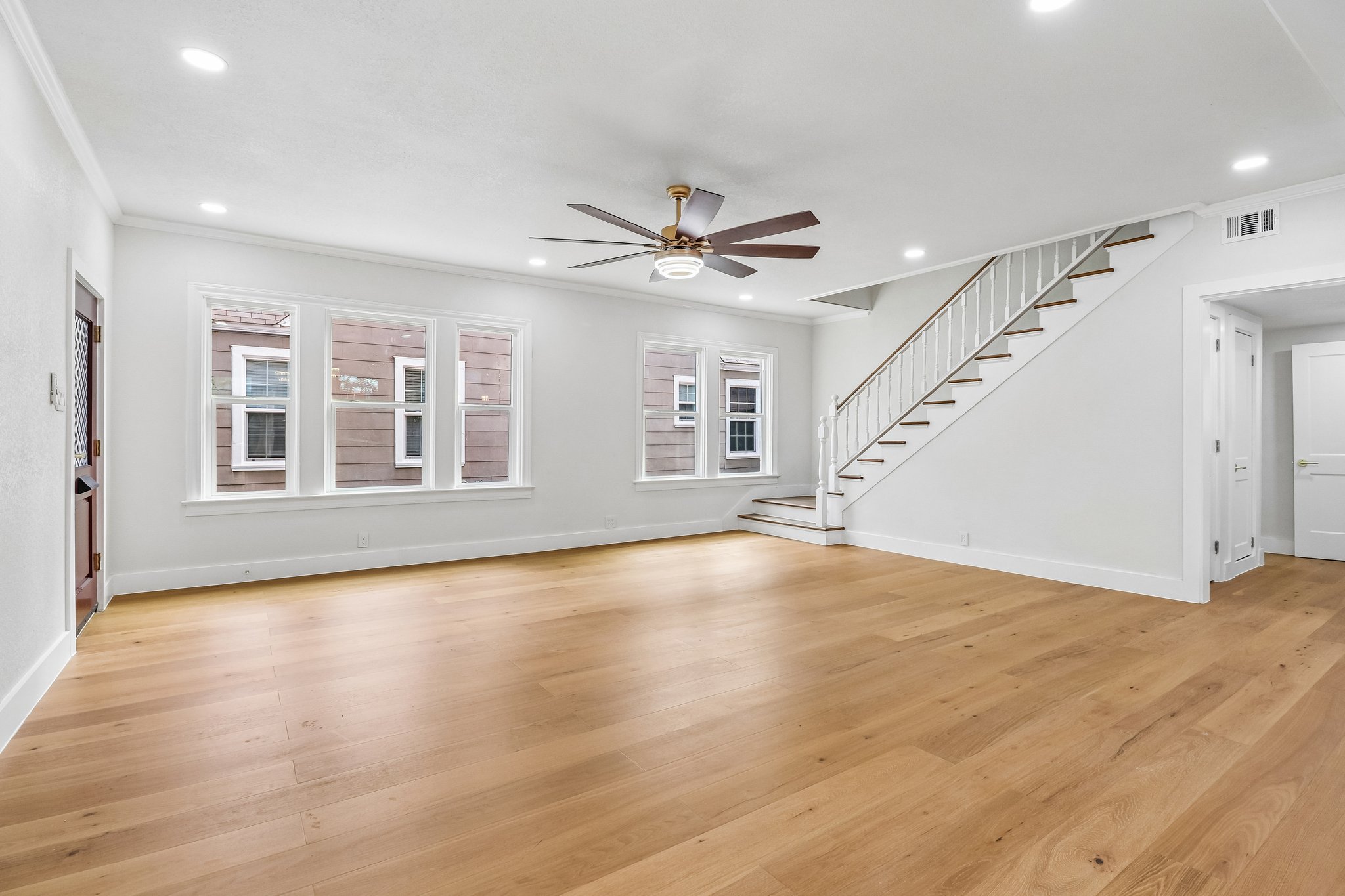 Lexington St-S2210-006.jpg