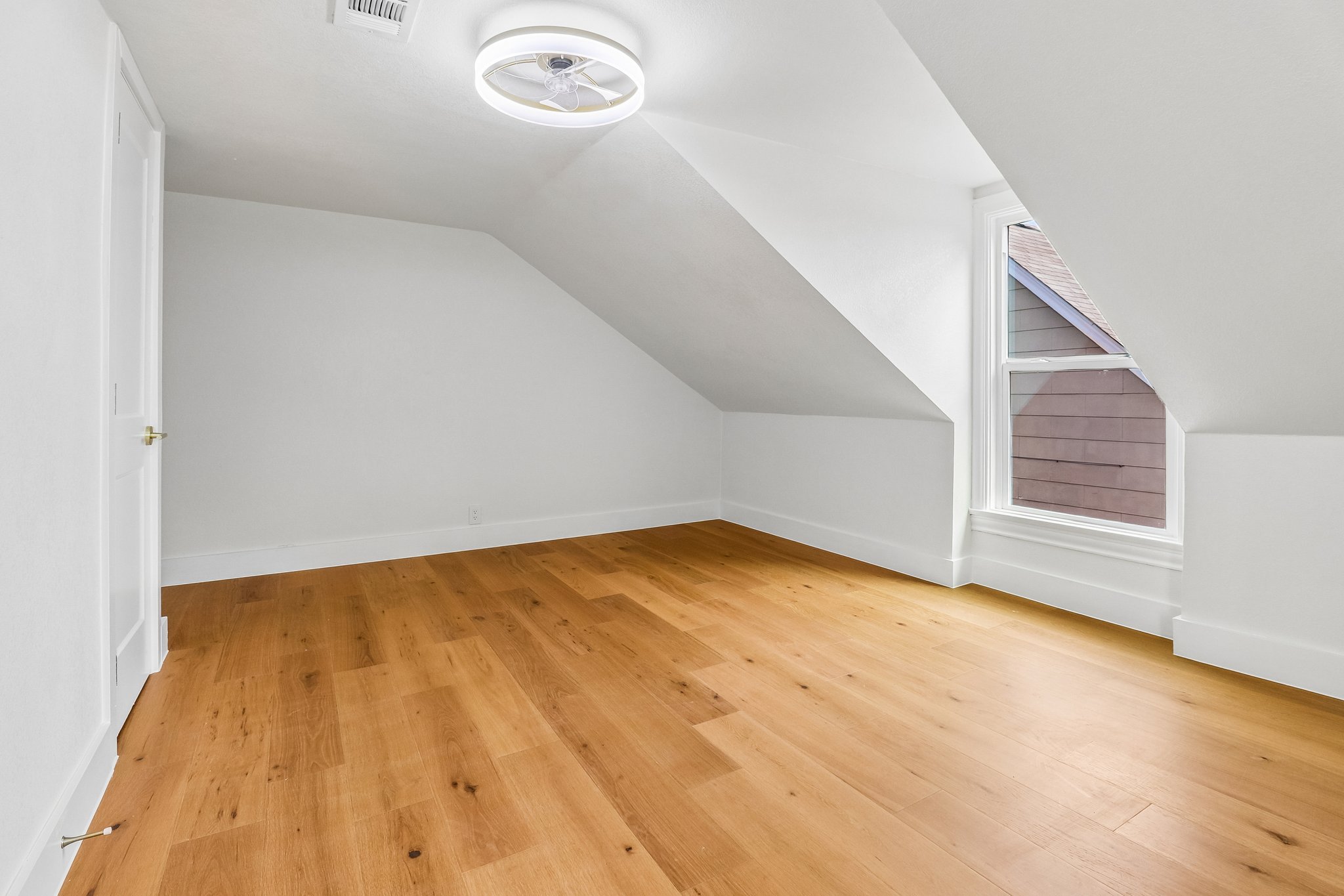 Lexington St-S2210-025.jpg