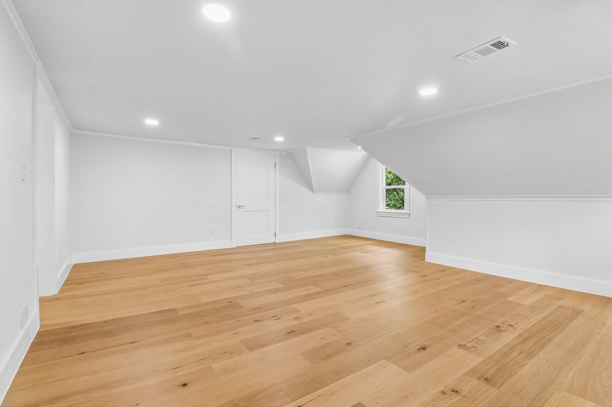 Lexington St-S2210-027.jpg