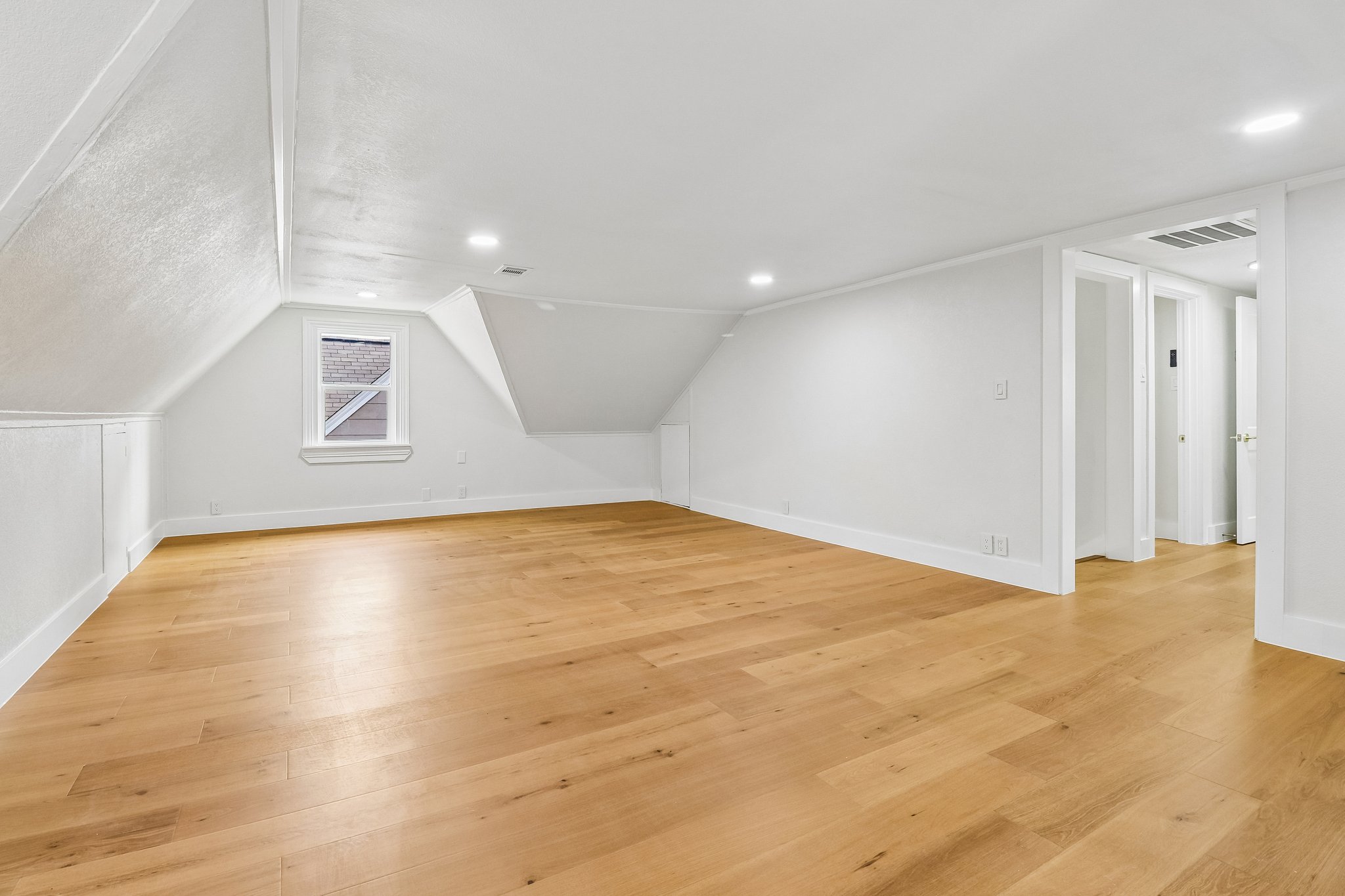 Lexington St-S2210-029.jpg