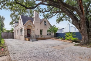 Lexington St-S2210-001.jpg