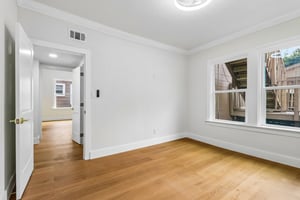 Lexington St-S2210-014.jpg