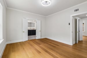 Lexington St-S2210-016.jpg