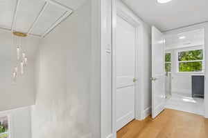 Lexington St-S2210-020.jpg