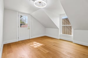 Lexington St-S2210-022.jpg