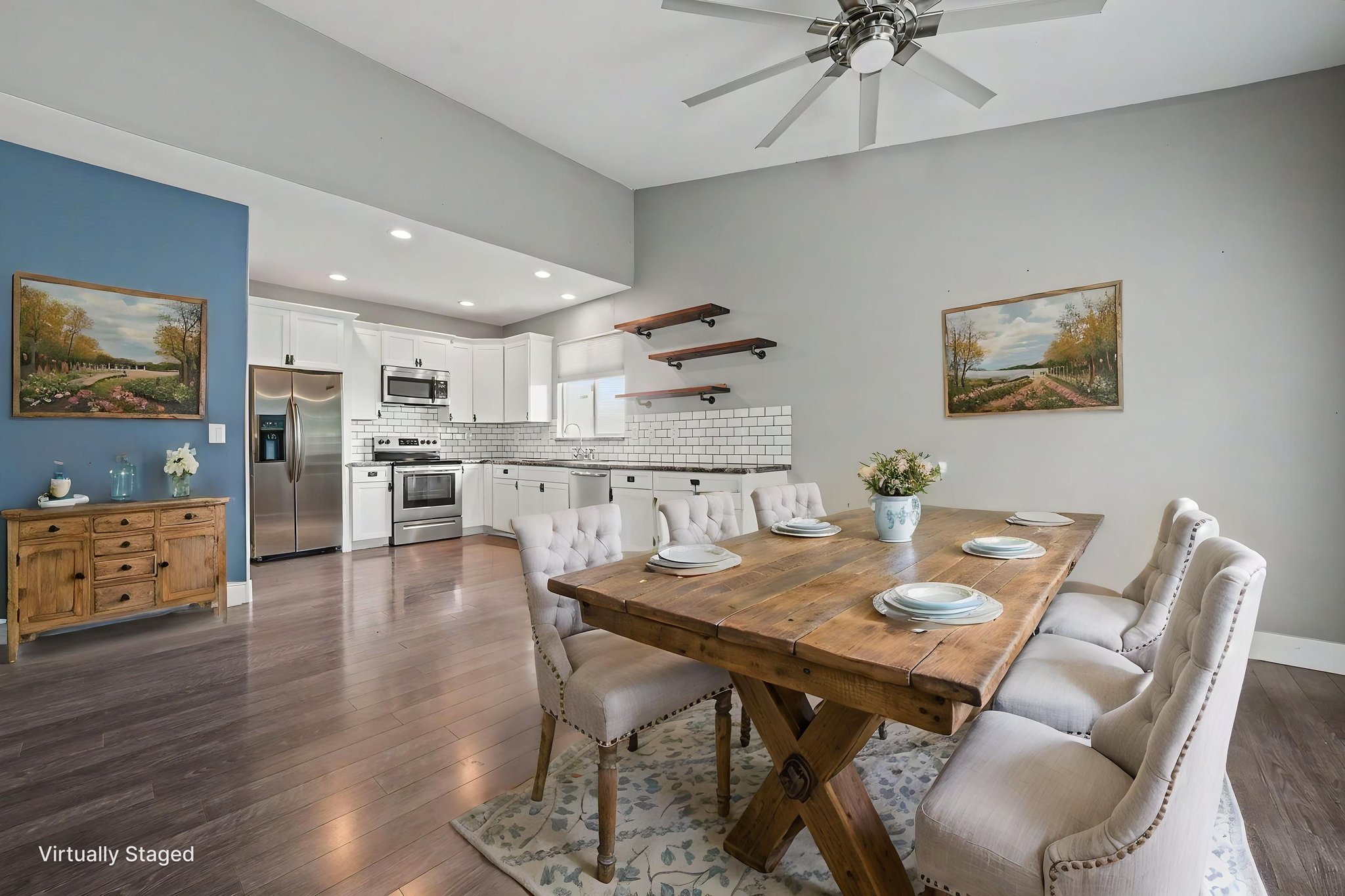 DSC00970 virtually staged.jpeg