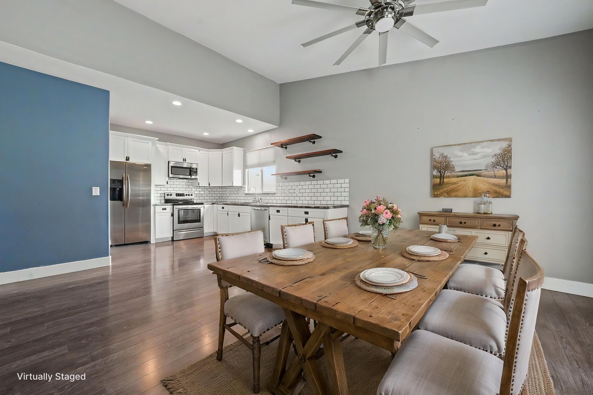 DSC00970 virtually staged.jpeg