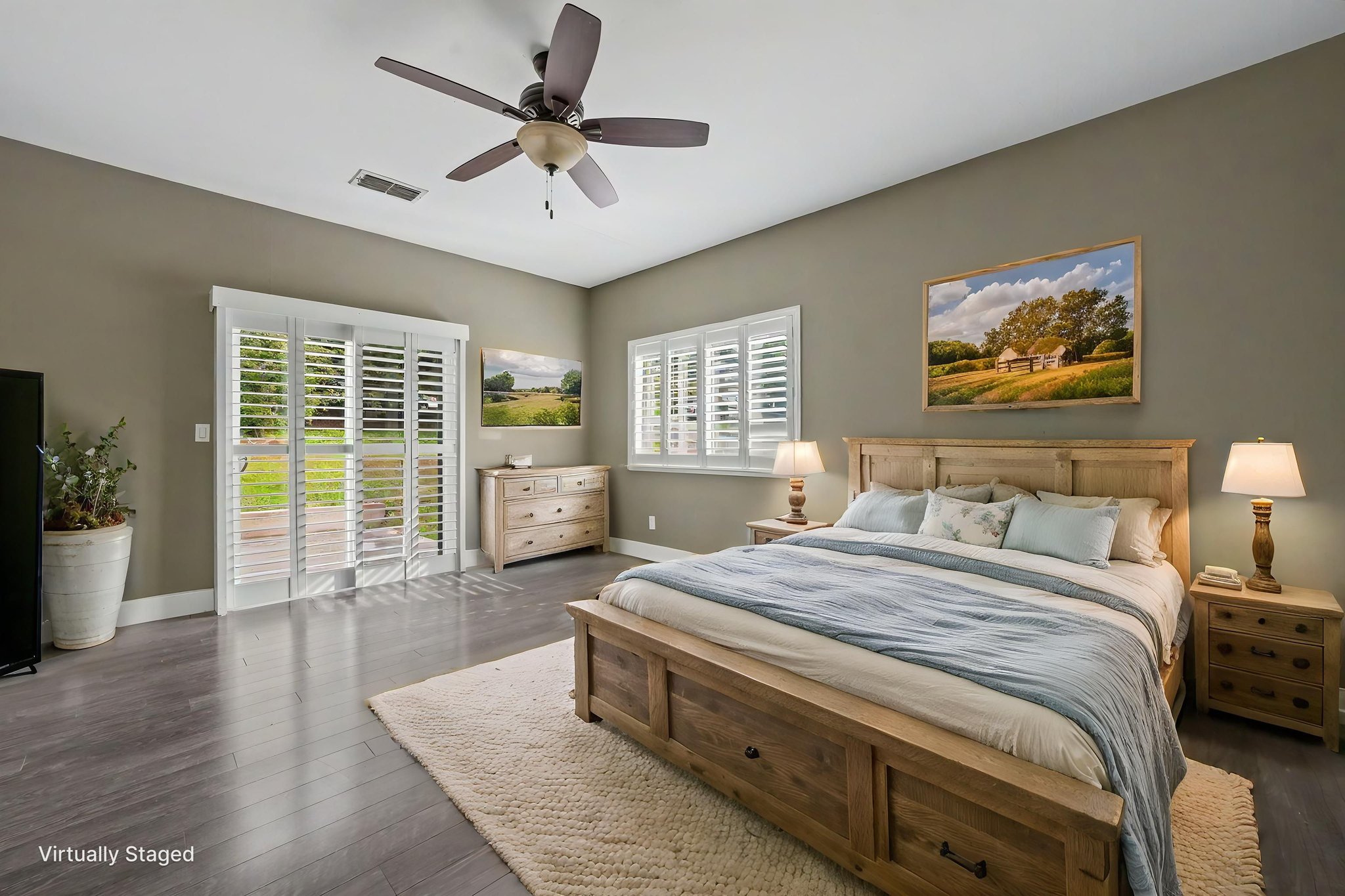 DSC01012 virtually staged.jpeg