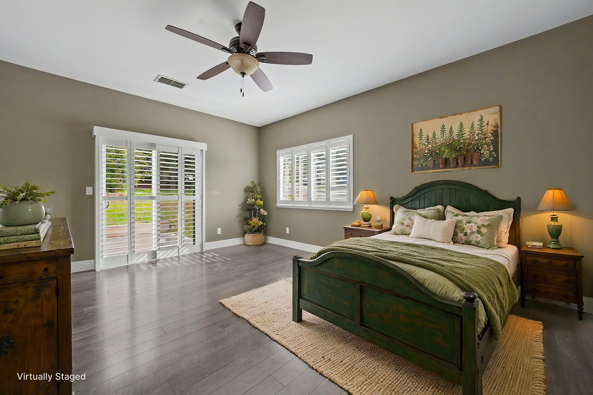 DSC01012 virtually staged.jpeg