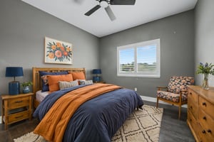 DSC00997 virtually staged.jpeg