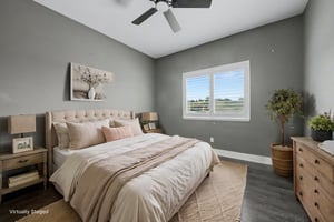 DSC00997 virtually staged.jpeg