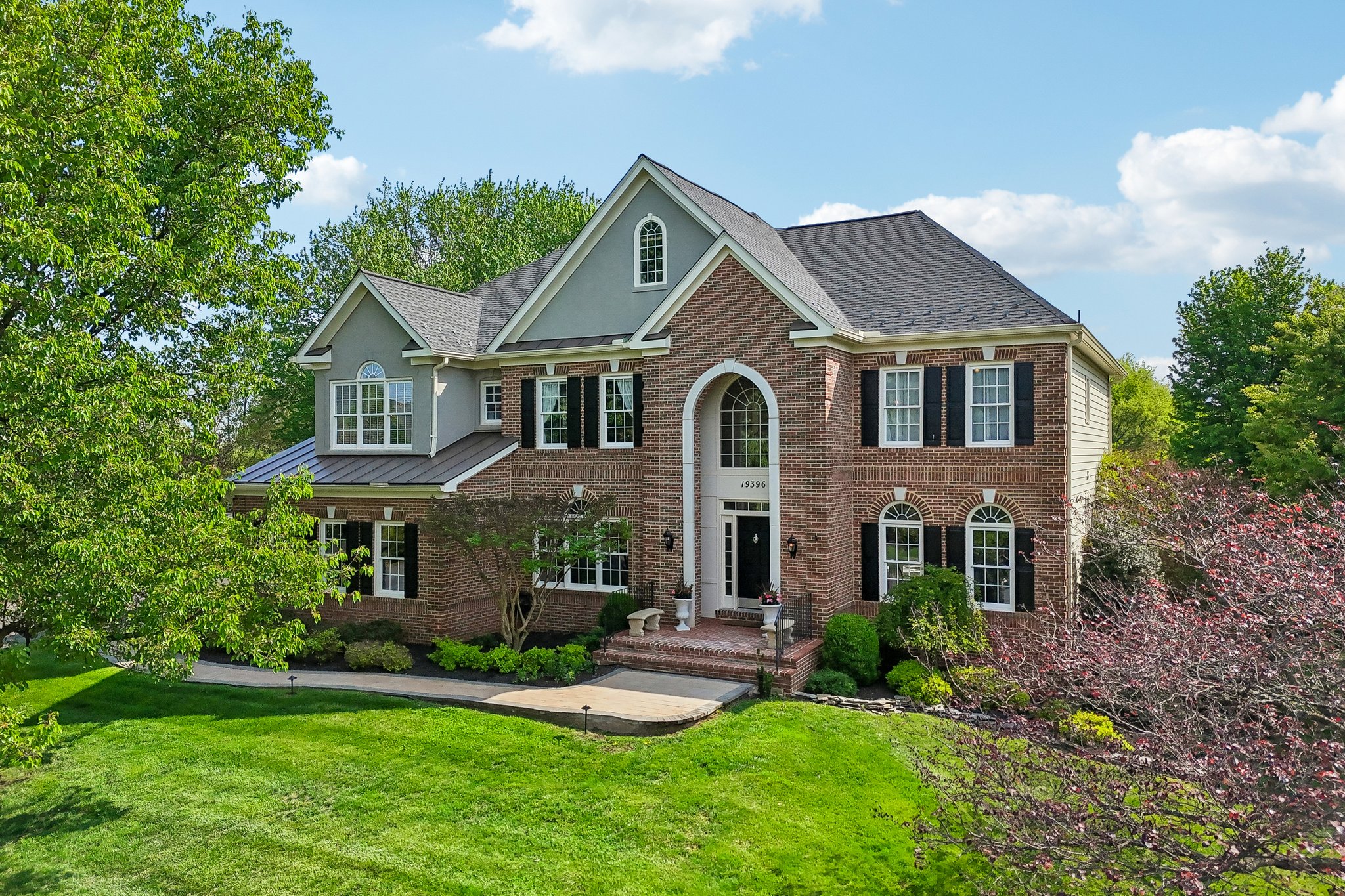 Emerald Park Dr-S2504-001.jpg