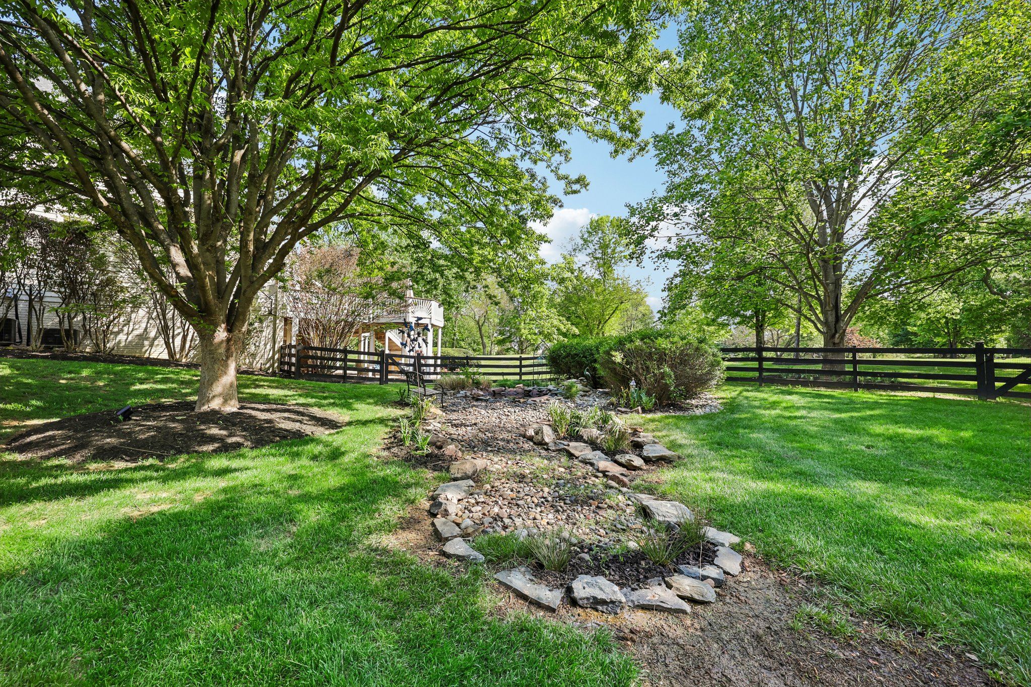 Emerald Park Dr-S2504-093.jpg