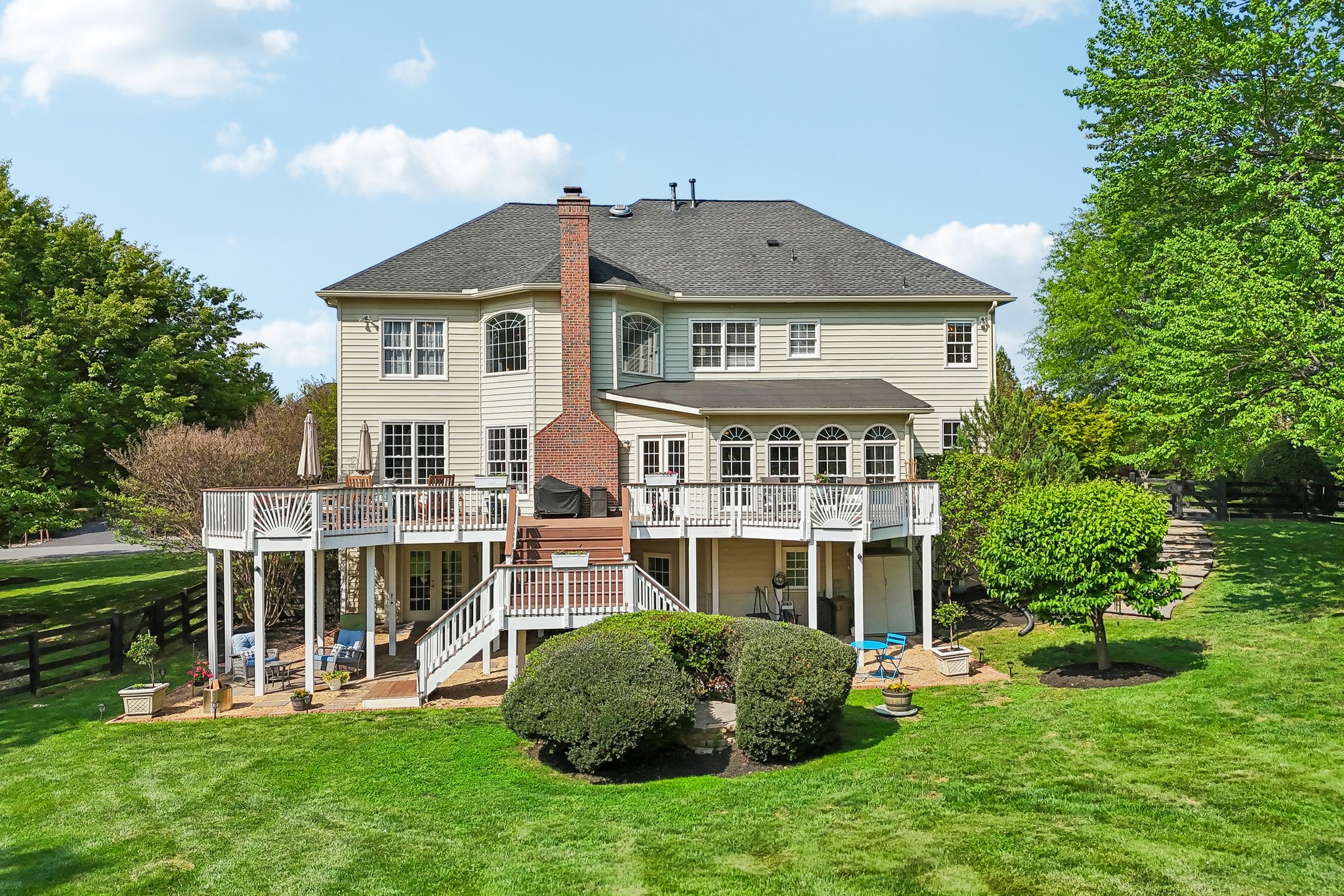 Emerald Park Dr-S2504-100.jpg